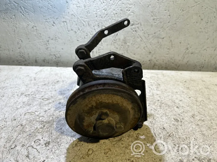 BMW 5 E28 Power steering pump 