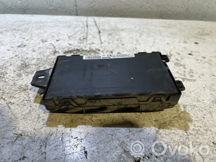 Dacia Duster Comfort/convenience module 8201068829