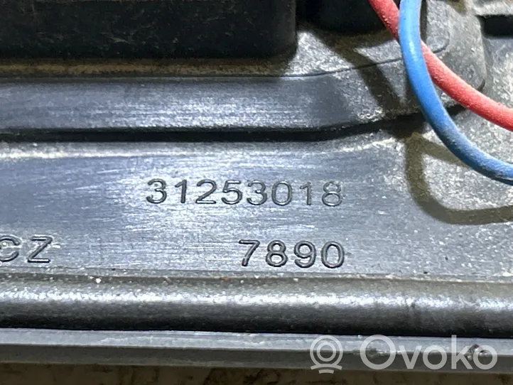 Volvo V70 Éclairage de plaque d'immatriculation 31253018
