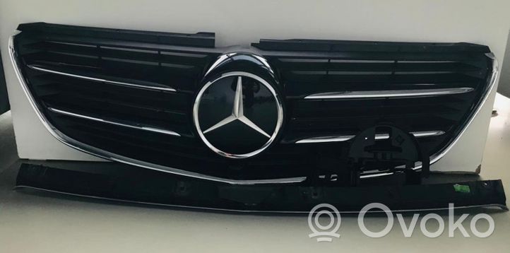 Mercedes-Benz V Class W447 Maskownica / Grill / Atrapa górna chłodnicy A4478800083