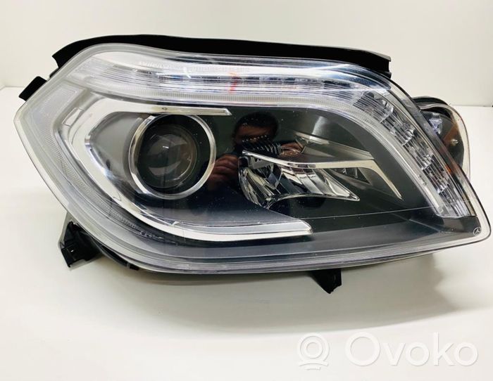 Mercedes-Benz GL X166 Lampa przednia A1668203559