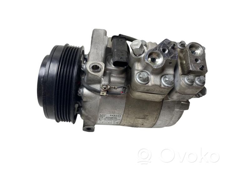 Mercedes-Benz S W222 Ilmastointilaitteen kompressorin pumppu (A/C) A0008301604