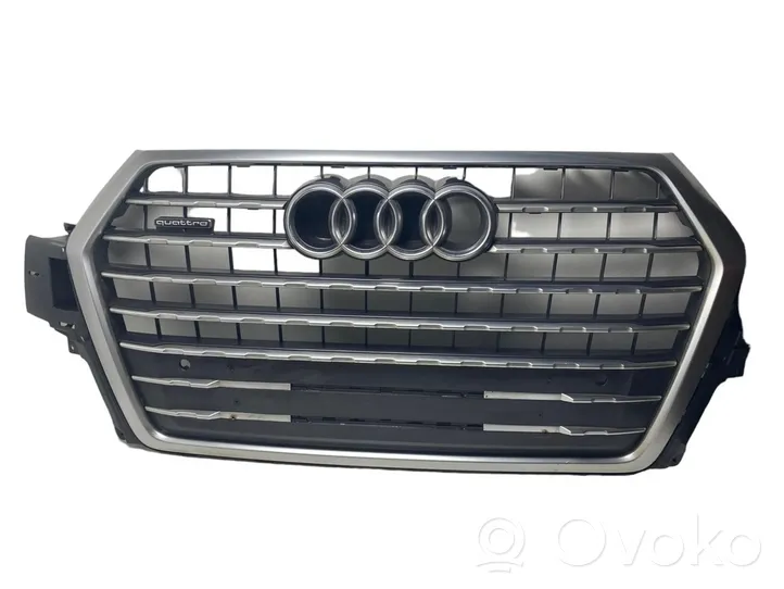 Audi Q7 4M Etupuskurin ylempi jäähdytinsäleikkö 4M0853651