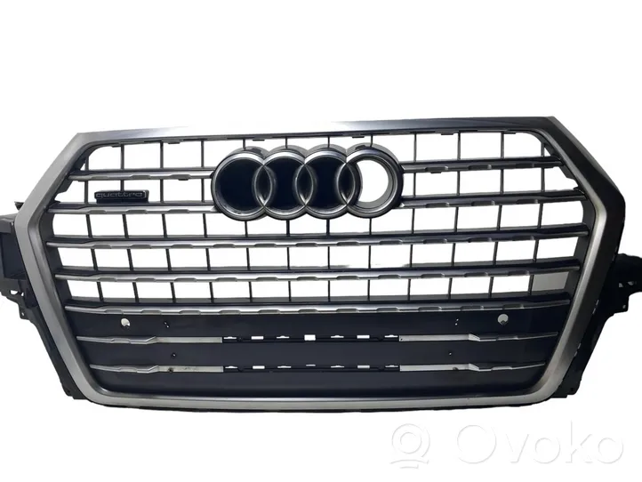 Audi Q7 4M Etupuskurin ylempi jäähdytinsäleikkö 4M0853651