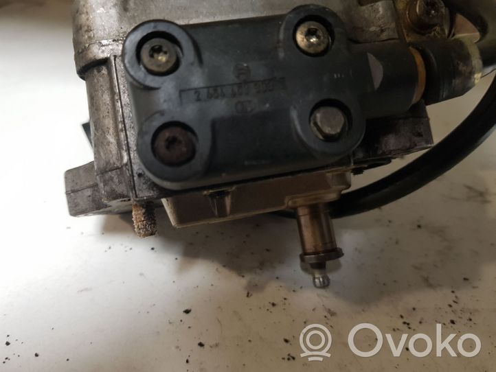 Renault Scenic I Polttoaineen ruiskutuksen suurpainepumppu 2464463303