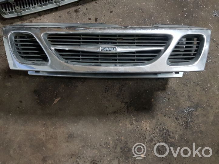 Saab 900 CD Grille calandre supérieure de pare-chocs avant 4240867