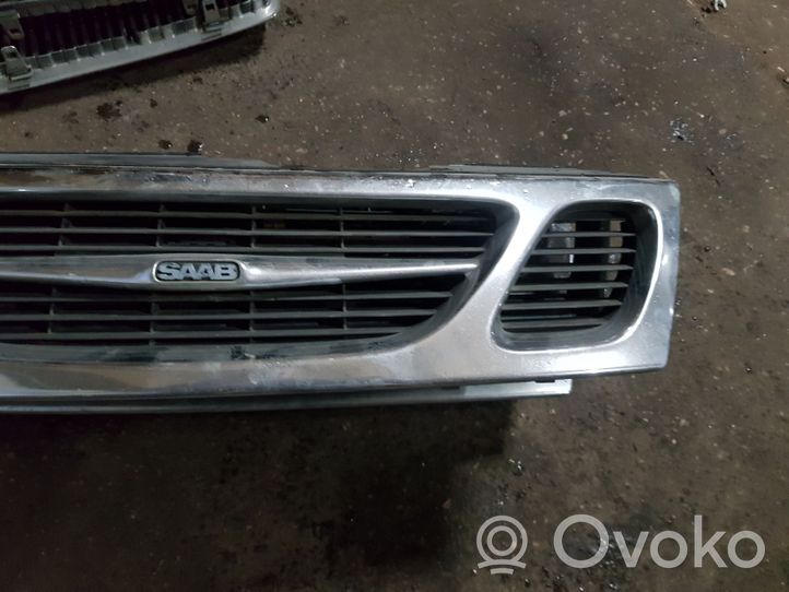 Saab 900 CD Grille calandre supérieure de pare-chocs avant 4240867