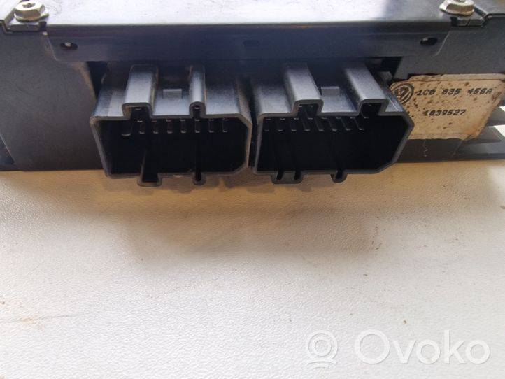 Volkswagen Golf IV Amplificatore 1C0035456A