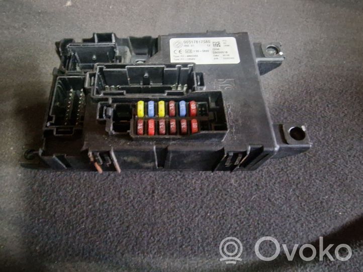 Fiat Punto (199) Module de fusibles 00517817580