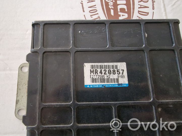 Mitsubishi Space Wagon Calculateur moteur ECU MR420857