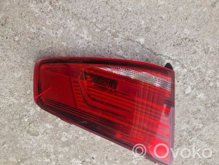 Volkswagen PASSAT B8 Lampy tylnej klapy bagażnika 