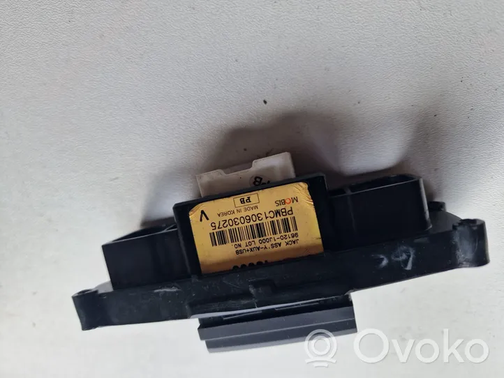 KIA Rio USB-pistokeliitin 961201J000