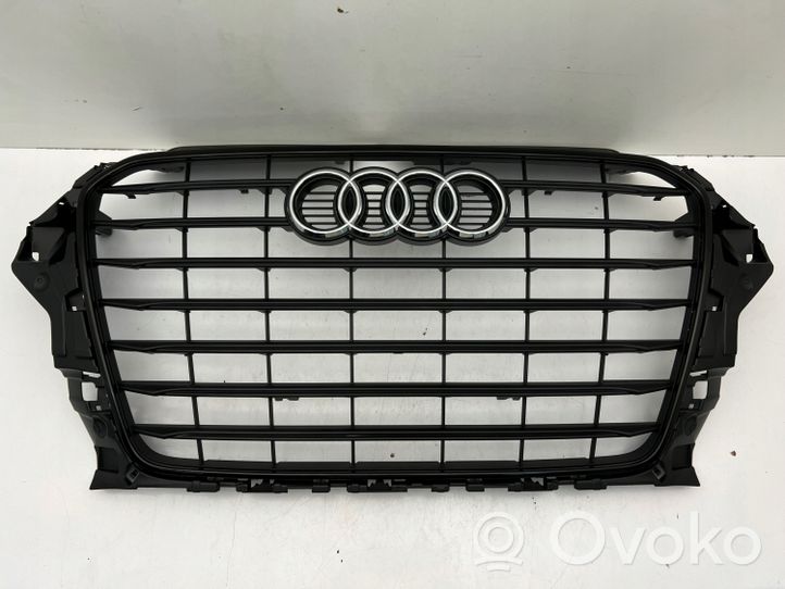 Audi A3 S3 8V Etupuskurin ylempi jäähdytinsäleikkö 8V5853651B