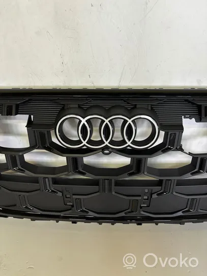 Audi SQ7 Grille calandre supérieure de pare-chocs avant 4m0853651