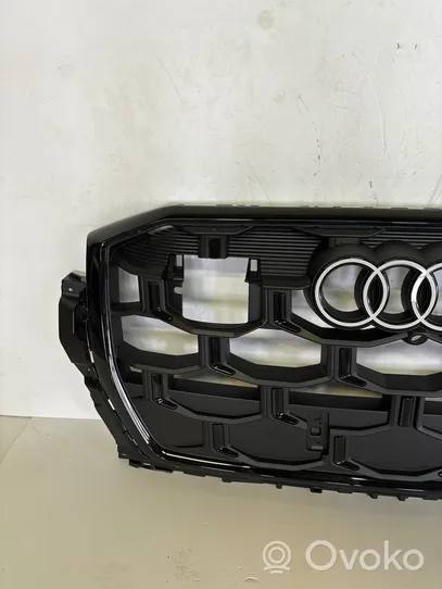 Audi SQ7 Maskownica / Grill / Atrapa górna chłodnicy 4m0853651