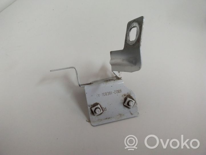 Land Rover Evoque II Supporto di montaggio del parafango K8D216E032AA