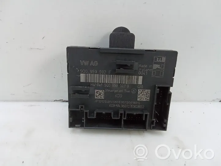 Volkswagen Touran I Oven keskuslukituksen ohjausyksikön moduuli 5q0959592E