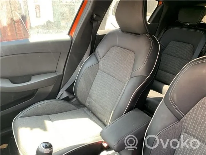 Renault Clio IV Fotel przedni pasażera 