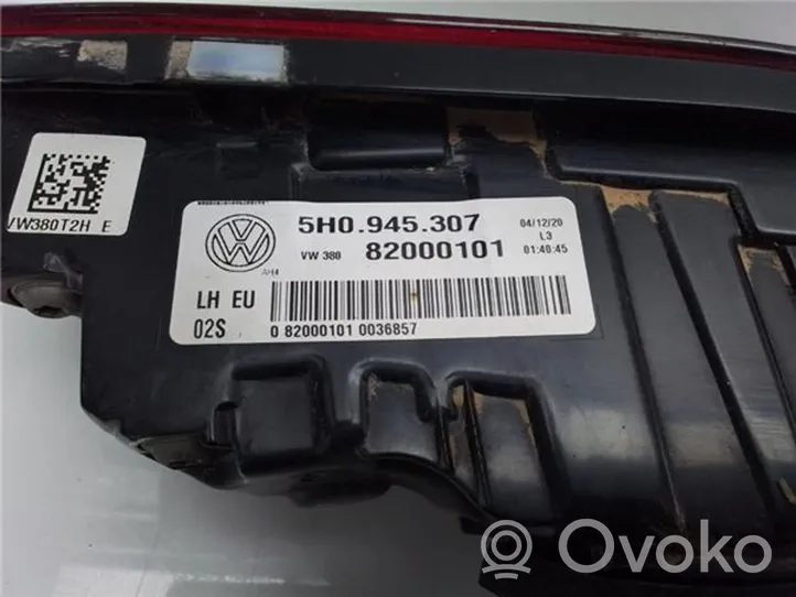 Volkswagen Golf VIII Feux arrière sur hayon 5H0945307