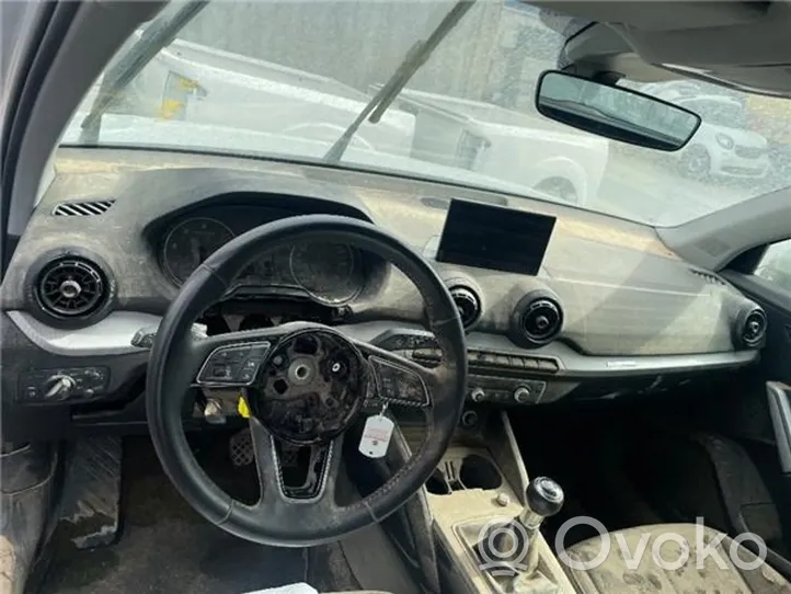 Audi Q2 - Oro pagalvių komplektas su panele 