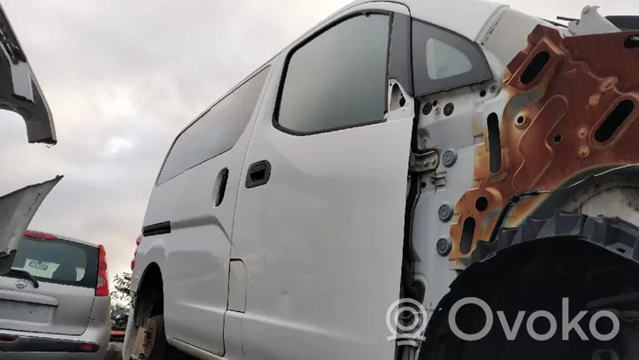 Nissan NV200 Slankiojančių durų stiklas 