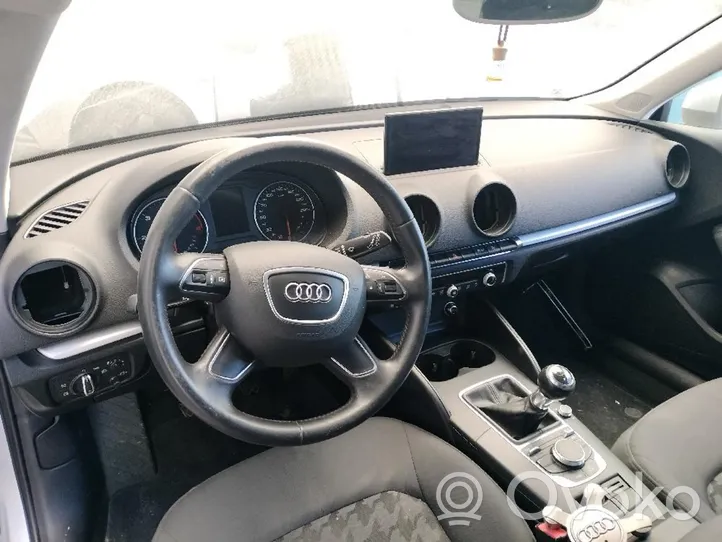 Audi A3 S3 8V Turvatyynysarja paneelilla Sinreferencia