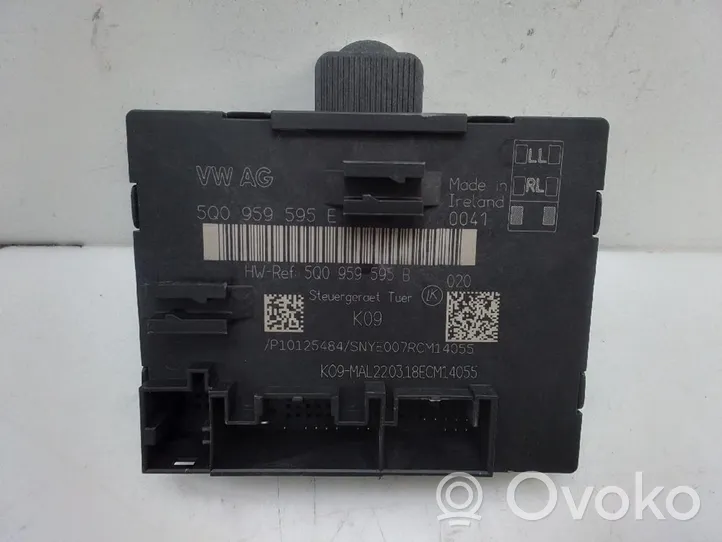 Audi A3 S3 8V Oven keskuslukituksen ohjausyksikön moduuli 5Q0959595E