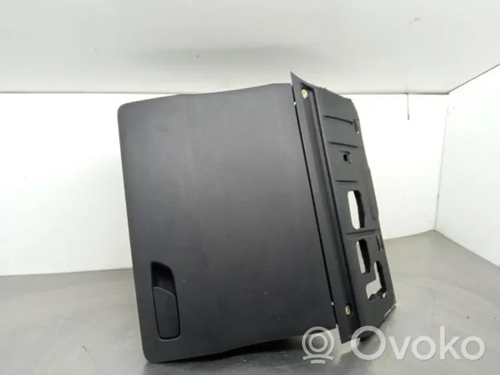 Audi Q2 - Paneelin laatikon/hyllyn pehmuste 