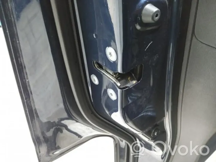 Nissan NV200 Coupe-mallin oven lukko (kahvan vieressä) 