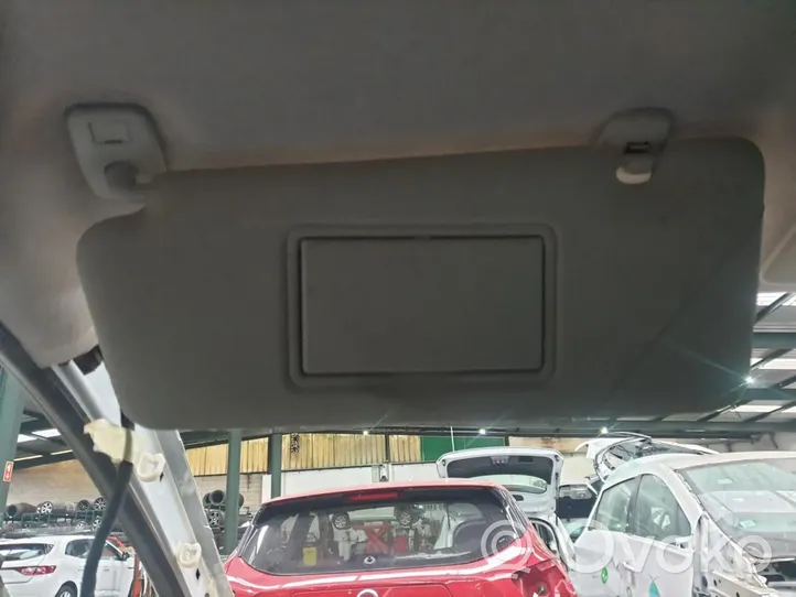 Renault Clio IV Häikäisysuojan kiinnityskoukun kiinnike 