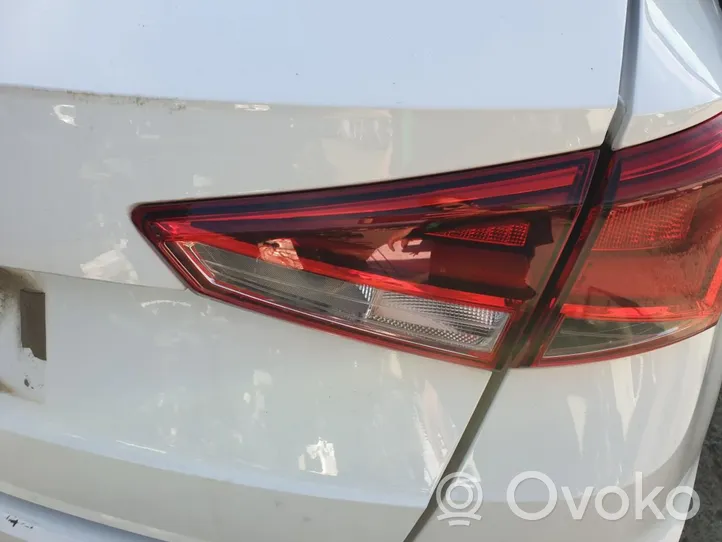 Seat Arona Lampy tylnej klapy bagażnika 