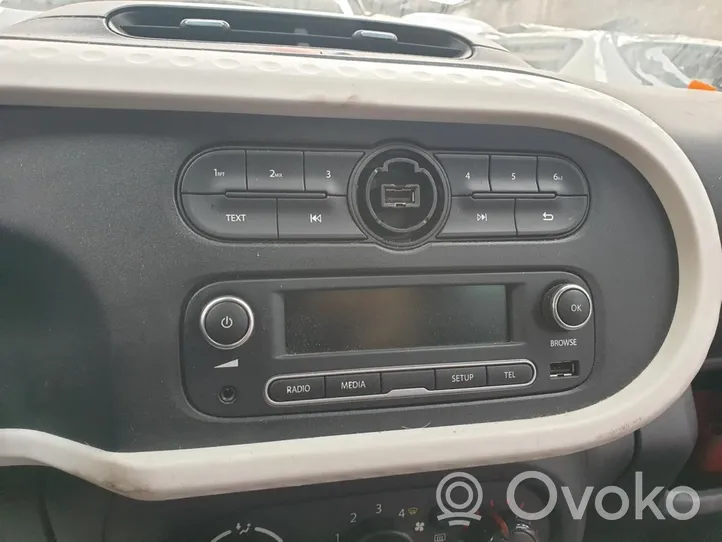 Renault Twingo III Panel / Radioodtwarzacz CD/DVD/GPS 