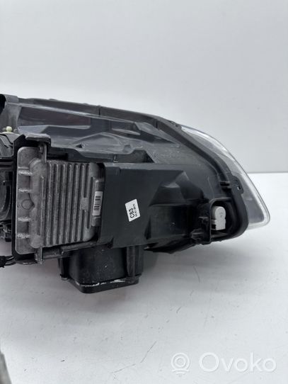 Volvo XC60 Lampa przednia 31698810