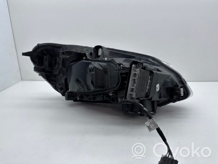 Volvo XC60 Lampa przednia 31698810