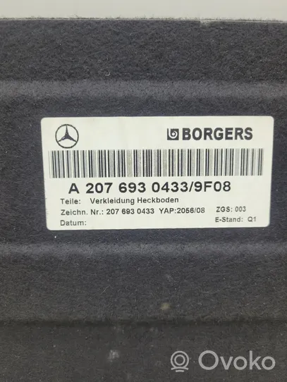 Mercedes-Benz E A207 Other trunk/boot trim element A2076930433