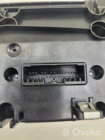 Jaguar XE Gaisa kondicioniera / klimata kontroles / salona apsildes vadības bloks (salonā) GX7318C858GF