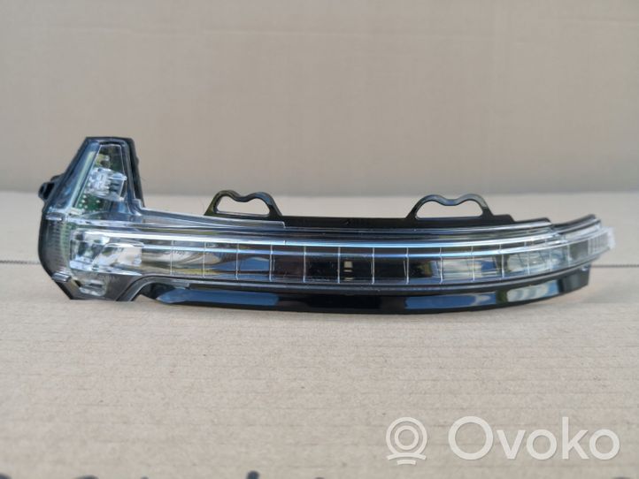 Audi A4 S4 B9 Posūkio žibintas veidrodėlyje 8W0949101