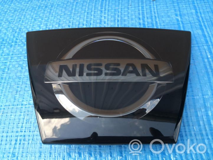 Nissan Micra K14 Mostrina con logo/emblema della casa automobilistica 