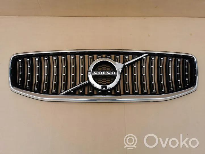 Volvo V60 Front bumper upper radiator grill 32132230