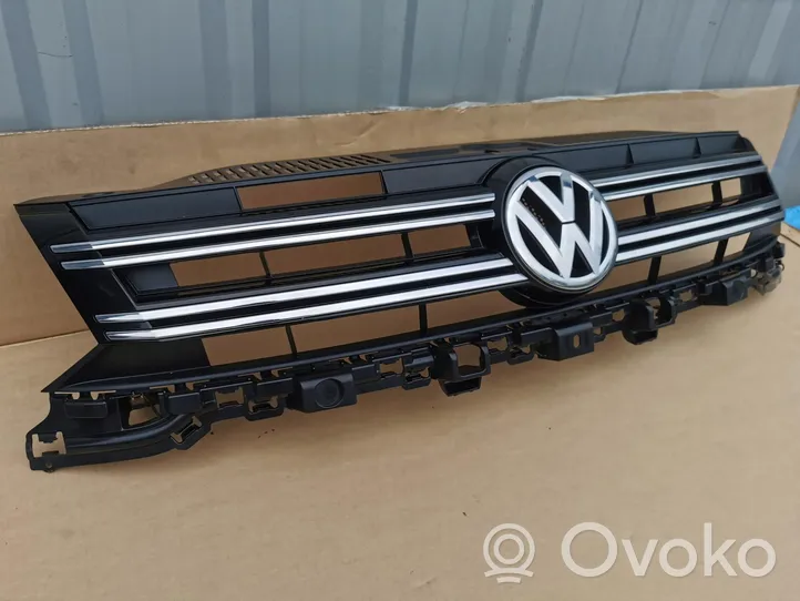 Volkswagen Tiguan Etupuskurin ylempi jäähdytinsäleikkö 5N0853653F
