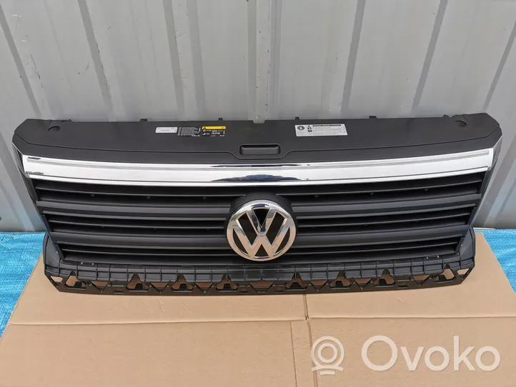 Volkswagen Crafter Etupuskurin ylempi jäähdytinsäleikkö 7C0853653J