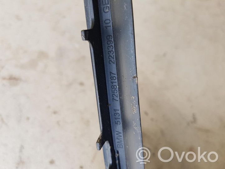 BMW 3 F30 F35 F31 Joint de fenêtre de porte avant coupé 51317258188