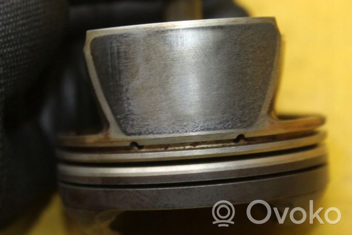 Audi A3 S3 8P Piston avec bielle 