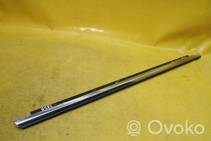 Audi A8 S8 D3 4E Rivestimento modanatura del vetro della portiera posteriore 4E0853763B