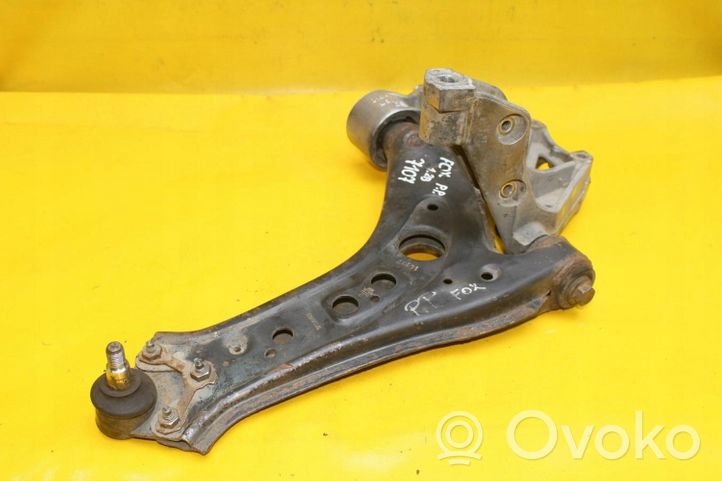 Volkswagen Polo IV 9N3 Braccio di controllo sospensione anteriore 6Q0407157C