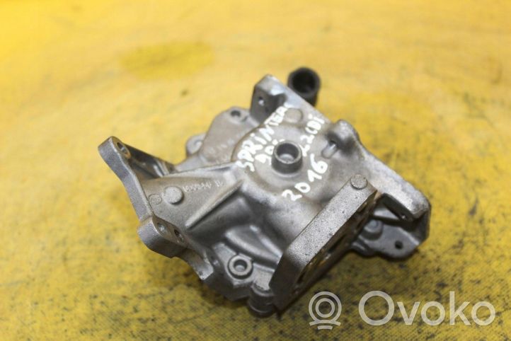 Mercedes-Benz Sprinter W906 EGR-venttiilin/lauhduttimen kiinnike A6511420067