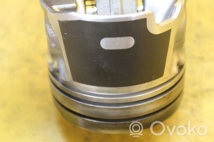 Peugeot 307 Piston avec bielle 