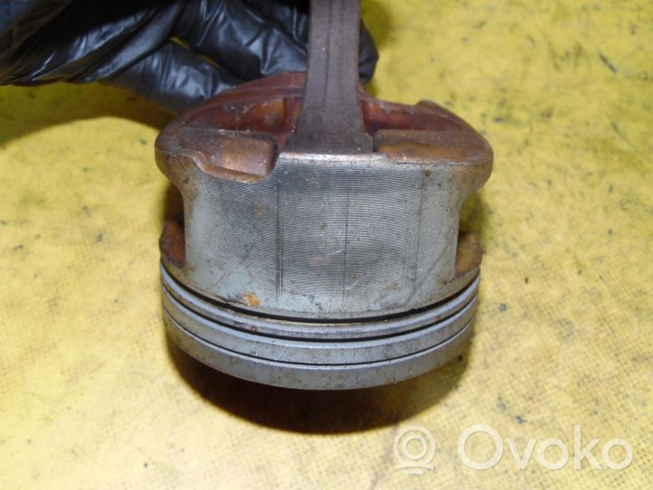 Audi A8 S8 D2 4D Piston avec bielle 