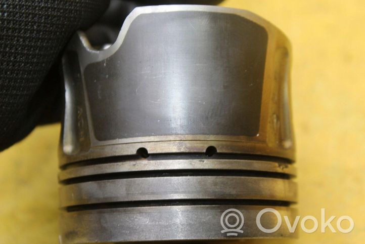 Porsche Cayenne (9PA) Piston avec bielle 