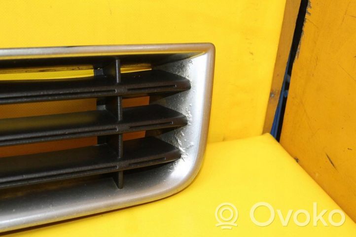 Audi A8 S8 D3 4E Grille inférieure de pare-chocs avant 4E0807683A